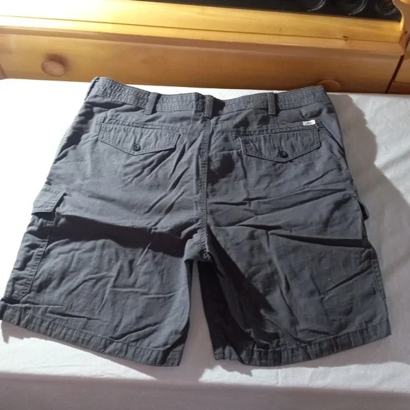 IZOD Men's flat front shorts, size 38 - Picture 5 of 5